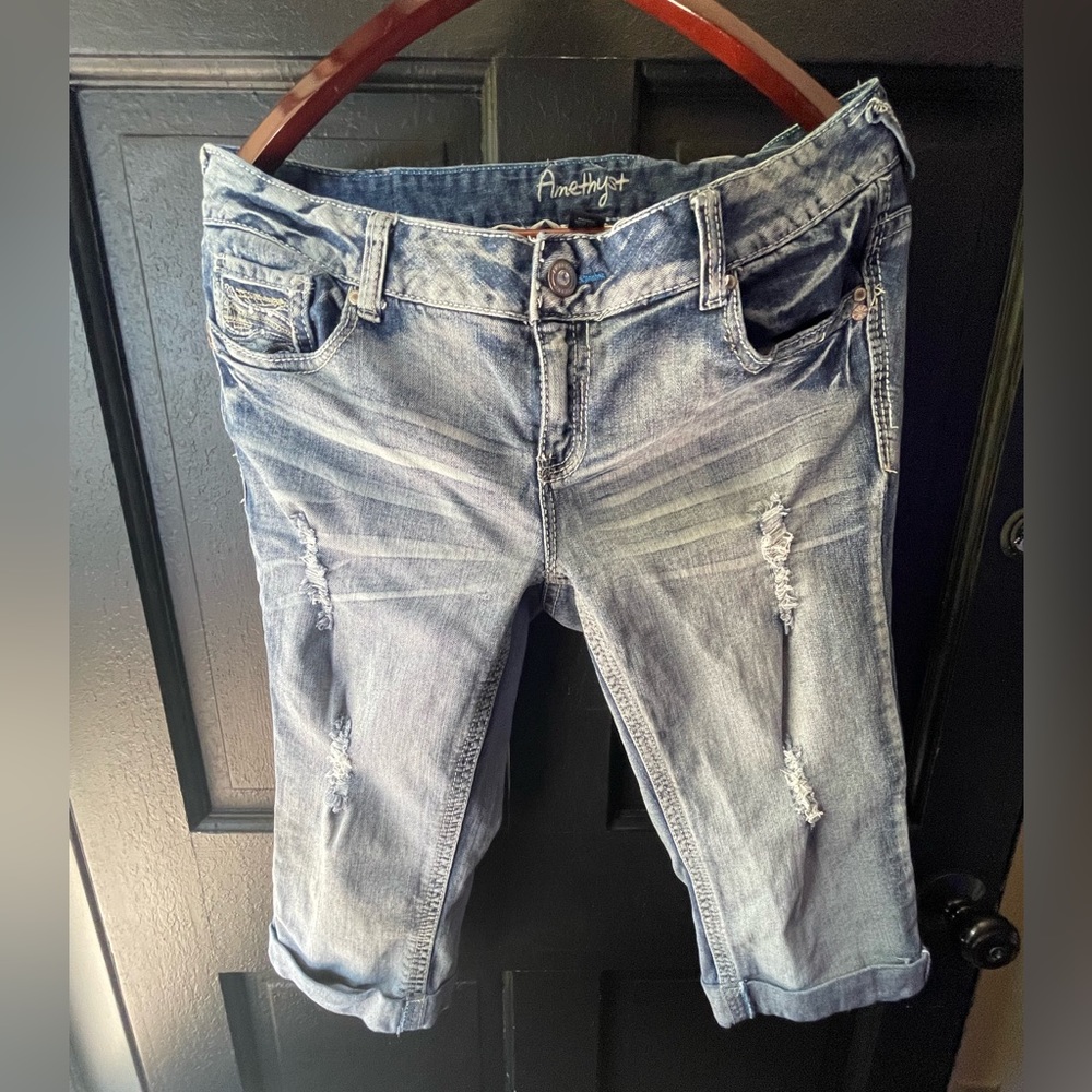 Amethyst capris Jeans ~ Size 14, distressed, rolled leg hem